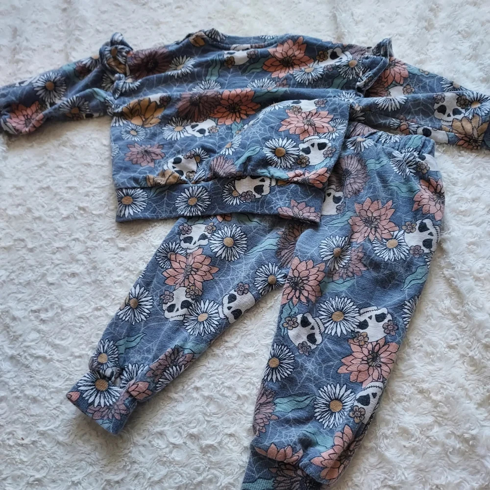 Jessica Simpson Girls Gray Floral Skull Two-Piece Set 18mo Quirky Whimsy
